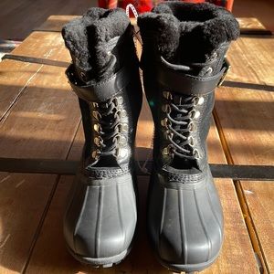 Black winter boots